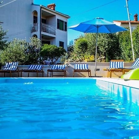 Apartments With A Swimming Pool Pula - 7356 Экстерьер фото