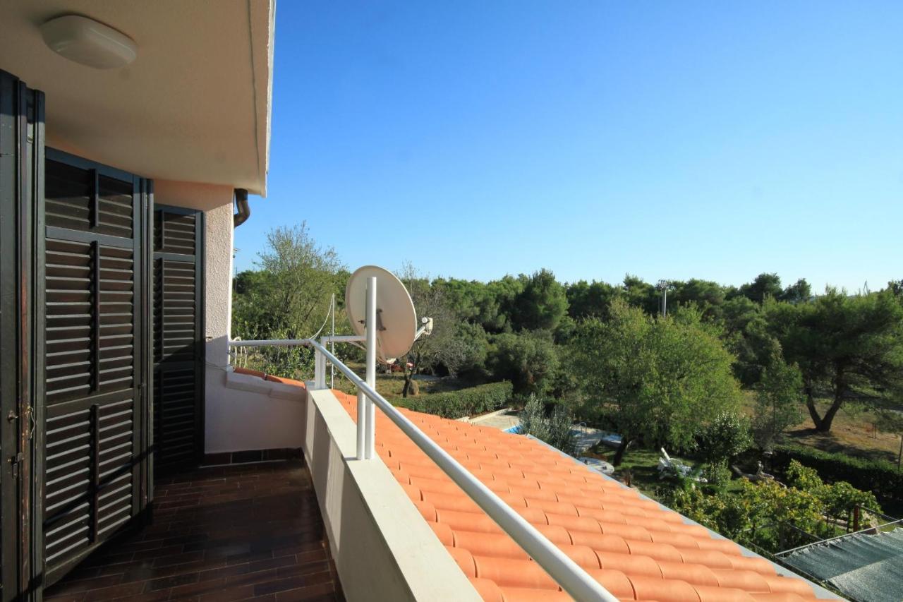 Apartments With A Swimming Pool Pula - 7356 Экстерьер фото
