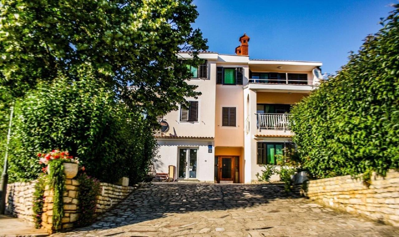 Apartments With A Swimming Pool Pula - 7356 Экстерьер фото
