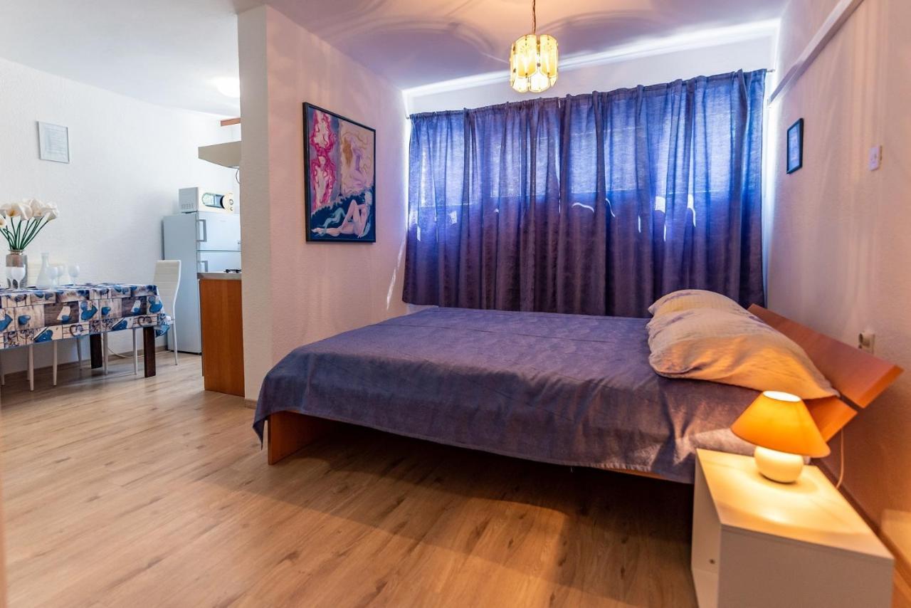 Apartments With A Swimming Pool Pula - 7356 Экстерьер фото