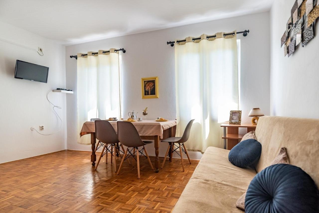 Apartments With A Swimming Pool Pula - 7356 Экстерьер фото