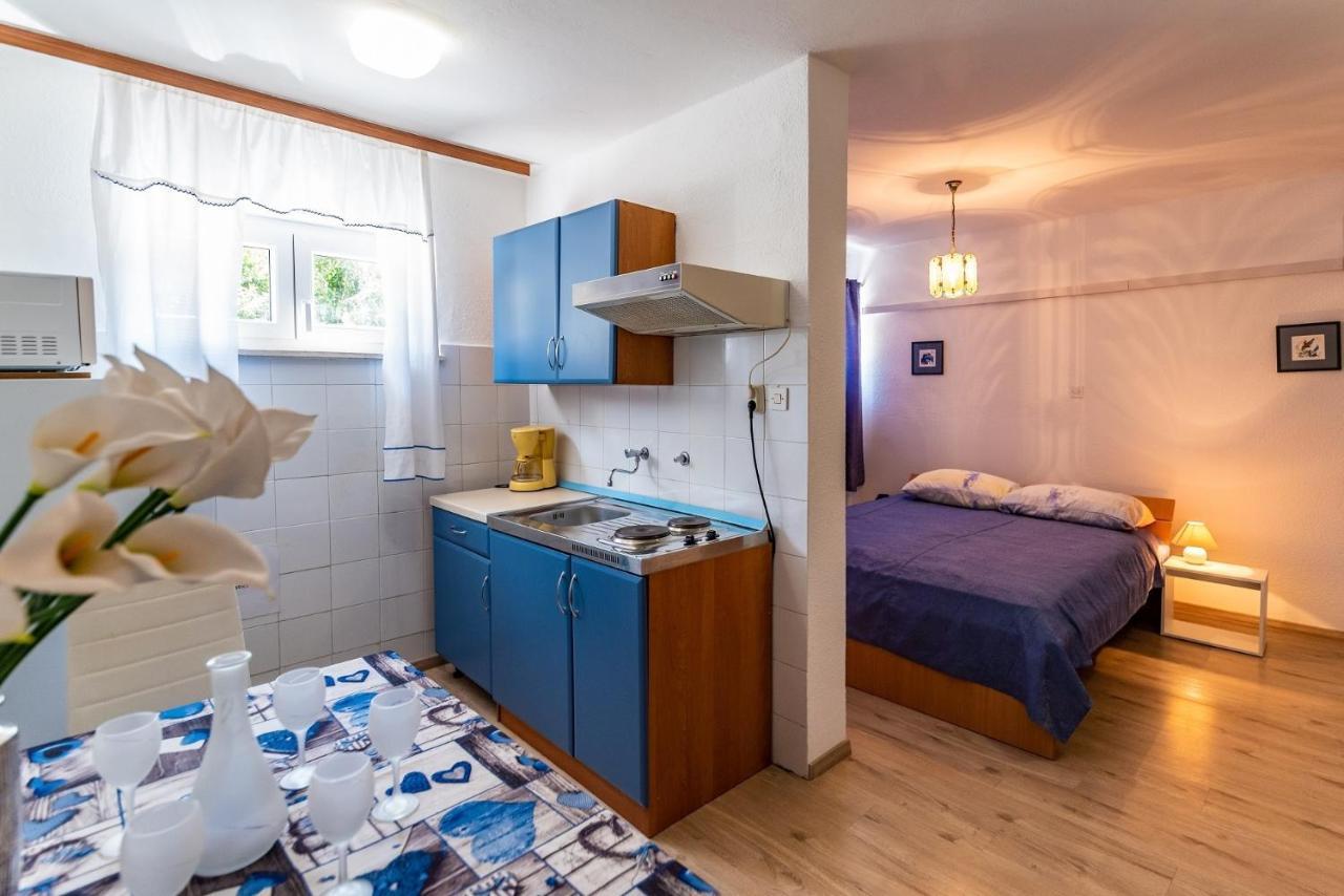 Apartments With A Swimming Pool Pula - 7356 Экстерьер фото